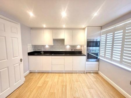 2 bedroom maisonette to rent - Photo 4