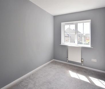 4 bedroom end of terrace house to rent - Photo 3