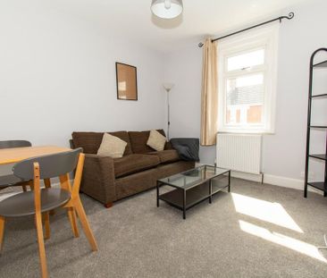 2 bedroom flat to rent - Photo 3