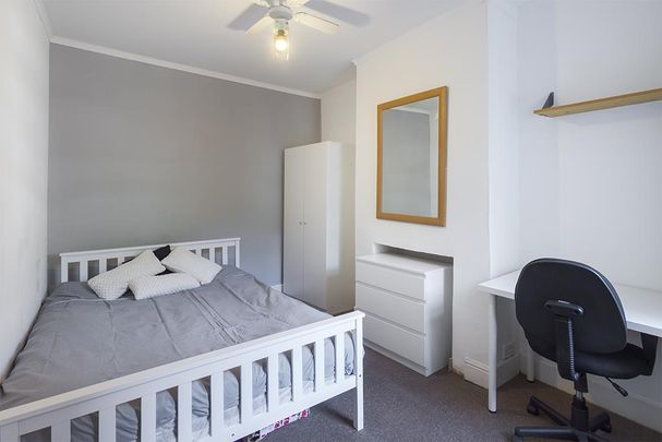 1 bedroom in a house share to rent - Photo 1