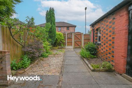 3 bed terraced house to rent in St Christopher Avenue, Penkhull, Stoke-on-Trent - Photo 2