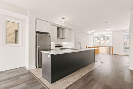 For Lease - 14 Blue Forest Crescent, Barrie, Ontario - Photo 2