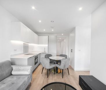 Studio Flat, Halcyon House, E16 - Photo 2