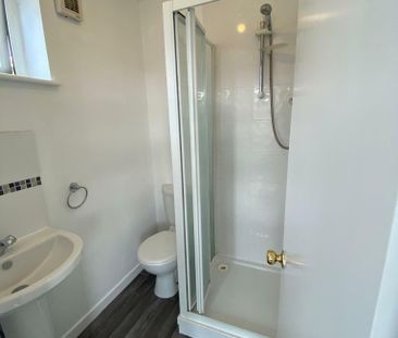 6 bedroom detached house to rent - Photo 5