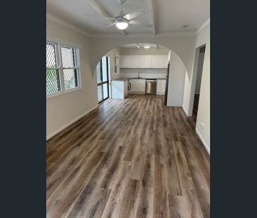 Spacious 2-Bedroom Apartment in Prime Surfers Paradise Location - Photo 5