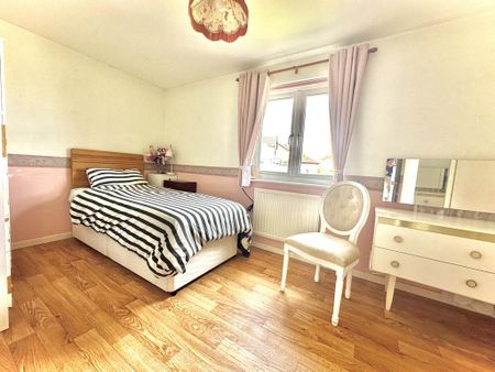 3 bedroom end of terrace house to rent - Photo 2