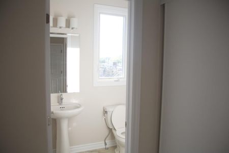 For Lease - 805 Anemone Mews, Barrhaven, Ontario - Photo 2