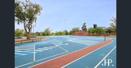 *Fully Furnished* Brand New Four- Bedroom Apartment in Prime Box Hill Location - Photo 5