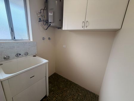 Stylish 3-Bedroom Unit in the Heart of Auburn!! - Photo 4