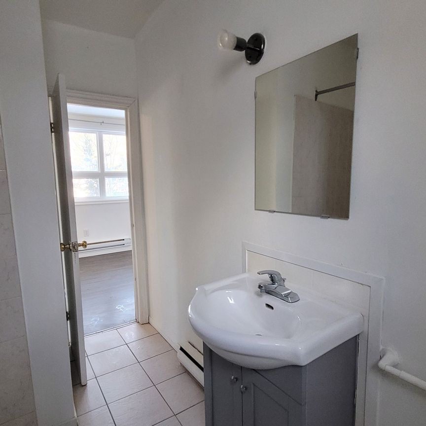 For Lease - 280 River Road Unit# B12, Wasaga Beach, Ontario - Photo 1