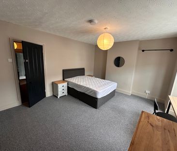 5 bedroom house - Photo 2