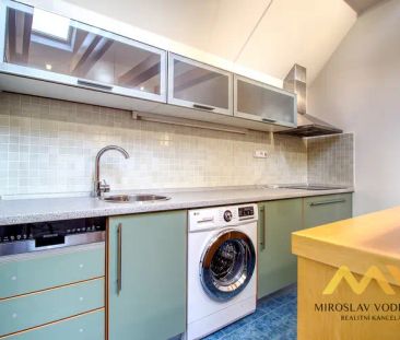 Pronájem podkrovního apartmánu 1+kk o rozloze 98 m - Photo 5