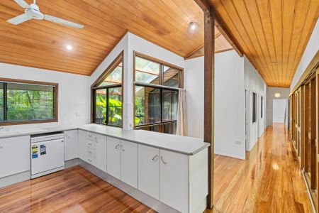 Costal retreat, steps to Kewarra Beach - Photo 5