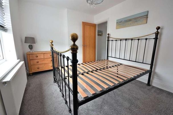 Vicarage Lane, Blackpool, FY4 - Photo 1