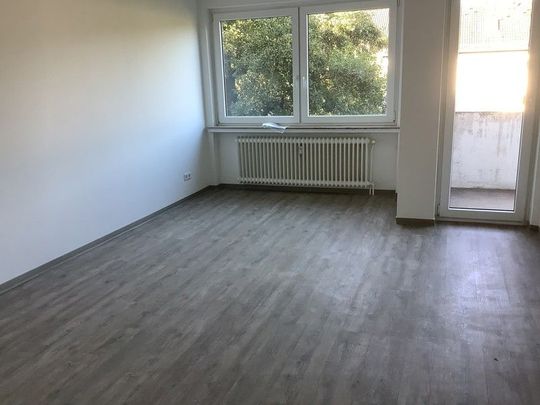 Frisch sanierte 2-Zimmer-Wohnung mit Balkon - Foto 1