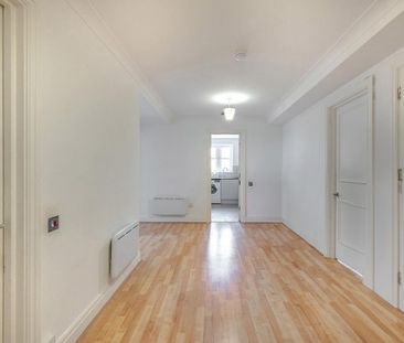 3 bedroom flat in 6 Odessa Street - Photo 1