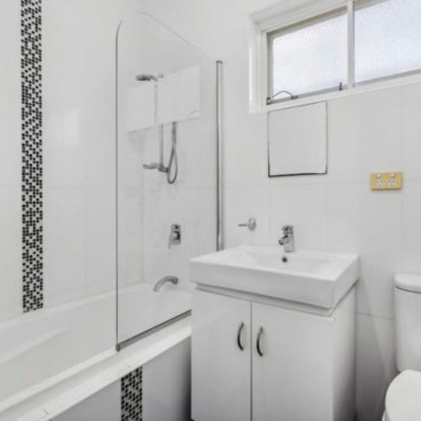 Sandringham - Photo 1