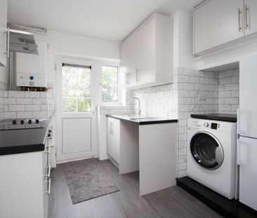 3 bedroom maisonette to rent - Photo 2