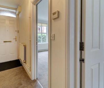Grove Place, Leamington Spa - Photo 2