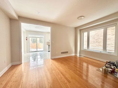 For Lease - 3682 Banff Court, Mississauga, Ontario - Photo 4