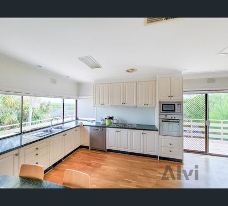 17 Gray Street, Doncaster, Vic 3108 - Photo 3