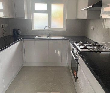 4 bedroom detached house to rent - Photo 6