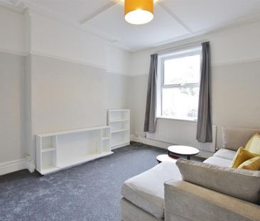 6 bedroom House To Let - Photo 1