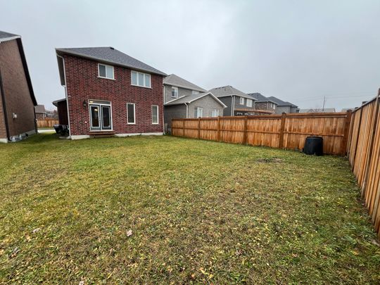 For Lease - 23 LOCKERBIE Crescent, Collingwood, Ontario - Photo 1