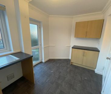 2 bedroom terraced house to rent - Photo 6