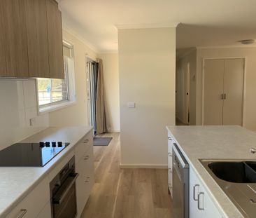 32 McKenzie St, Kambah, ACT 2902 - Photo 3
