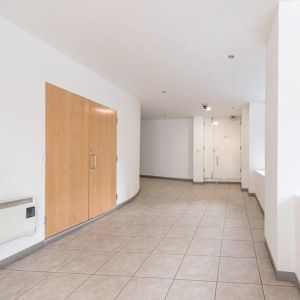 3 bedroom flat in London - Photo 2