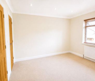 4 bedroom detached house to rent - Photo 3