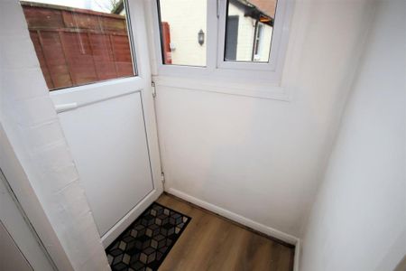 2 bedroom terraced house to rent - Photo 4