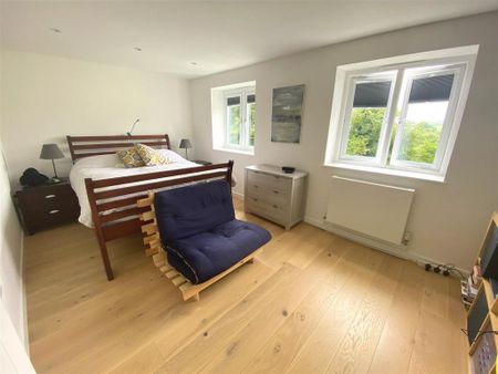 4 bedroom semi-detached house to rent - Photo 3