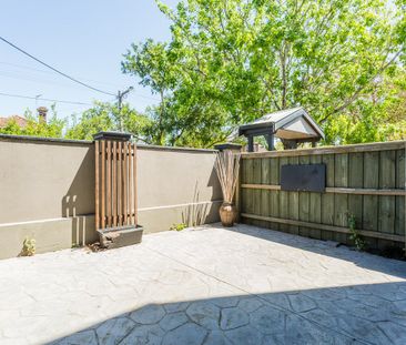 SPACIOUS APARTMENT WITH COURTYARD - Photo 6