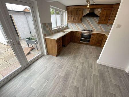 3 bedroom semi-detached house to rent - Photo 3