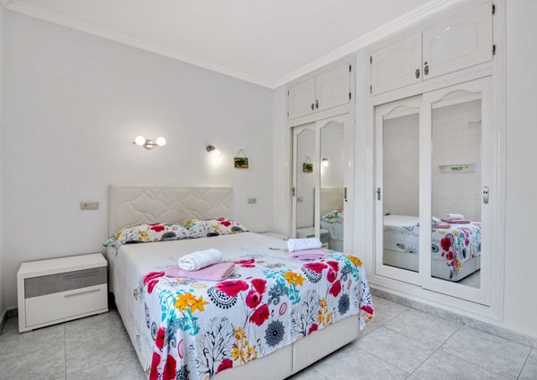 Villa for rent in Cumbre del Sol with 5 bedrooms
