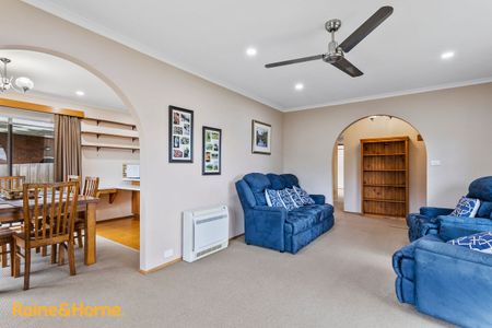 "Neat and Tidy 3 Bedroom Home + Sunroom!" - Photo 3