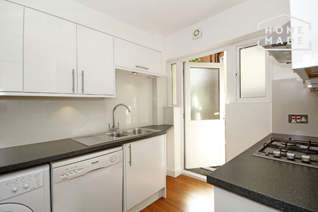 3 bedroom flat to rent - Photo 4