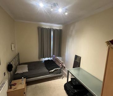 6 bedroom semi-detached house to rent - Photo 6