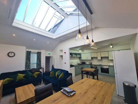 1 bedroom in a house share to rent - Photo 3