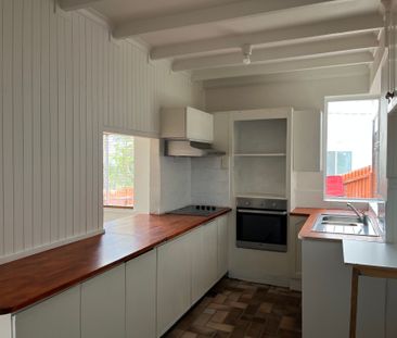 Coastal Cottage with Character - Photo 6