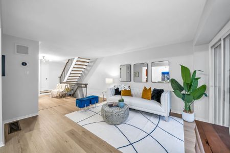 For Lease - 39 Frost Drive, Whitby, Ontario - Photo 4