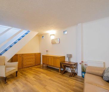 1 bedroom coach house to rent - Photo 4