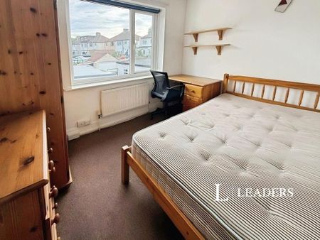 1 bedroom in a house share to rent - Photo 2