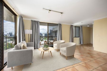 Private Rooftop Retreat with Gorgeous City Views - Photo 4