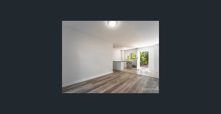 Apartment with courtyard! - Photo 2