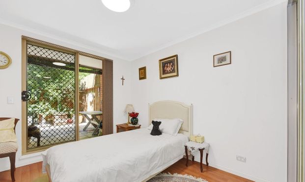 HUGE APARTMENT WITH GARDEN - CHOICE OF FURNISHED OR UNFURNISHED - Photo 1