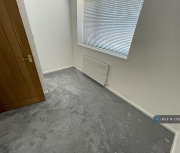 3 bedroom terraced house to rent - Photo 2