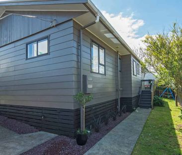 Sunny, Spacious & Secure – Family-Friendly Home in Onehunga - Photo 5